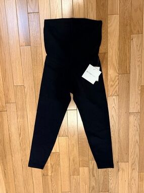 Beyond Yoga/Beyond the Bump Black Maternity Leggings Cropped size Small